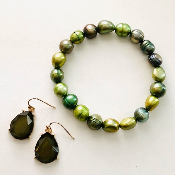 Vintage Green Pearl Bracelet & Earrings - Picture 5 of 10